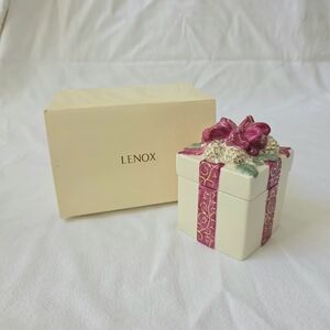 Lenox Porcelain Gift Box Ribbon Pinecone China Trinket Gift Box NIB LE